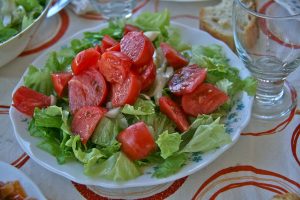 1280px-Ensalada_de_Tomate_-_Brea