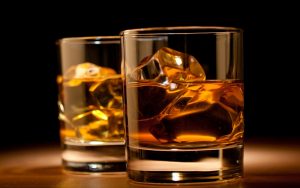 whiskey_drink_glasses_table_cube_ice_76627_3840x2400